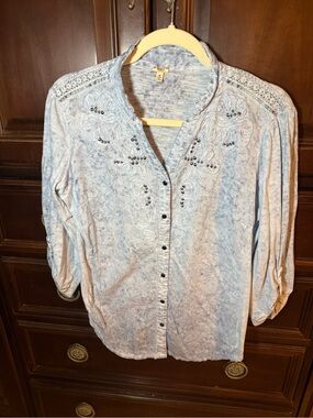 Reba medium women’s light blue top